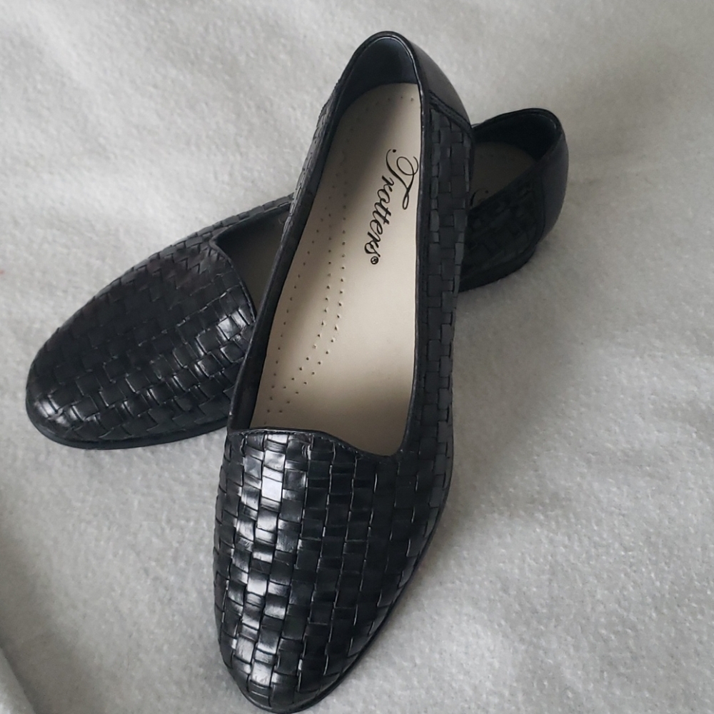 Trotters Liz Loafers Woven Leather Slip On Flats